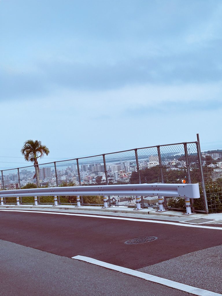 沖縄市　比屋根ラブホ山