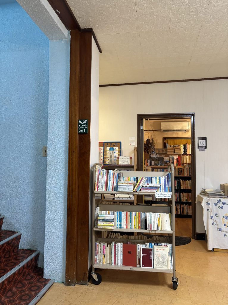 沖縄市 古本屋 車いす