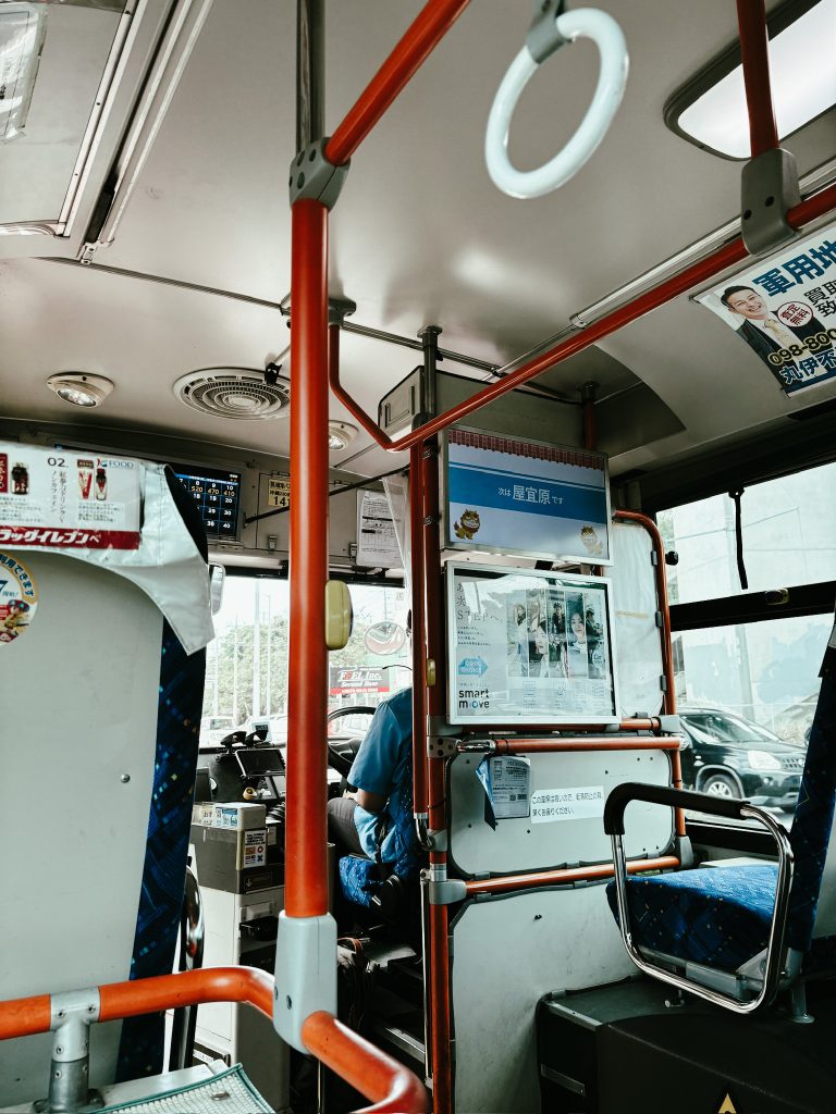 沖縄　路線バス　車いす